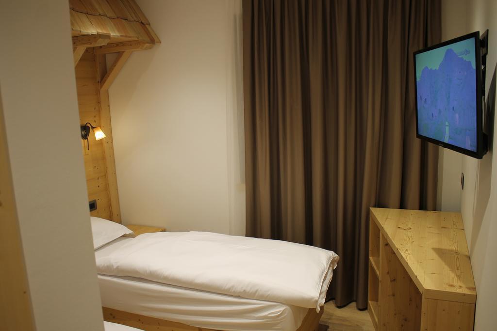 B&B Augusto Мадонна-ди-Кампильо Номер фото
